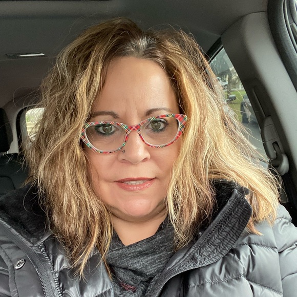 Meet your Posher, Stacey - Picture 2 of 3